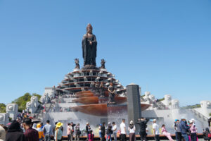 Tây Ninh là một điểm đến lý tưởng trong dịp Tết Dương lịch với sự kết hợp hoàn hảo giữa cảnh đẹp tự nhiên, văn hóa truyền thống và những hoạt động giải trí sôi nổi